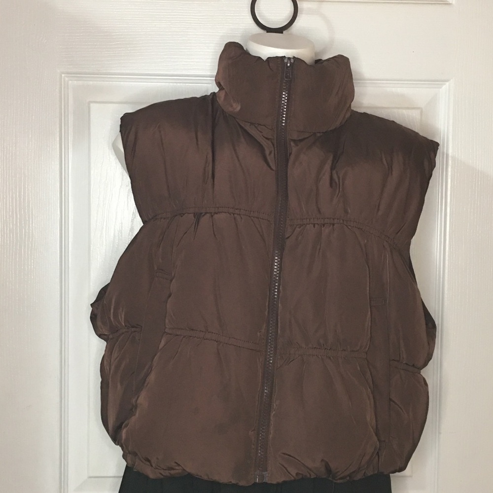 DIVIDED H&M Cropped Puffer Vest
